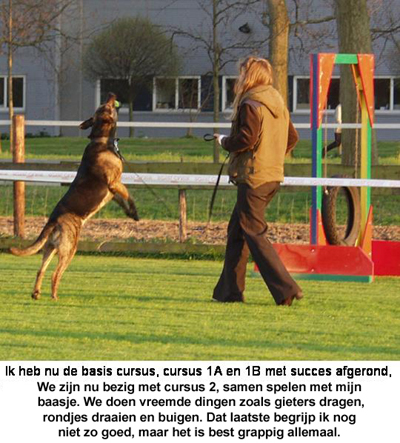 Vrijwilliger Arlette met Macho, de asielhond die ze jaren geleden adopteerde ui Dierentehuis Stevenshage.