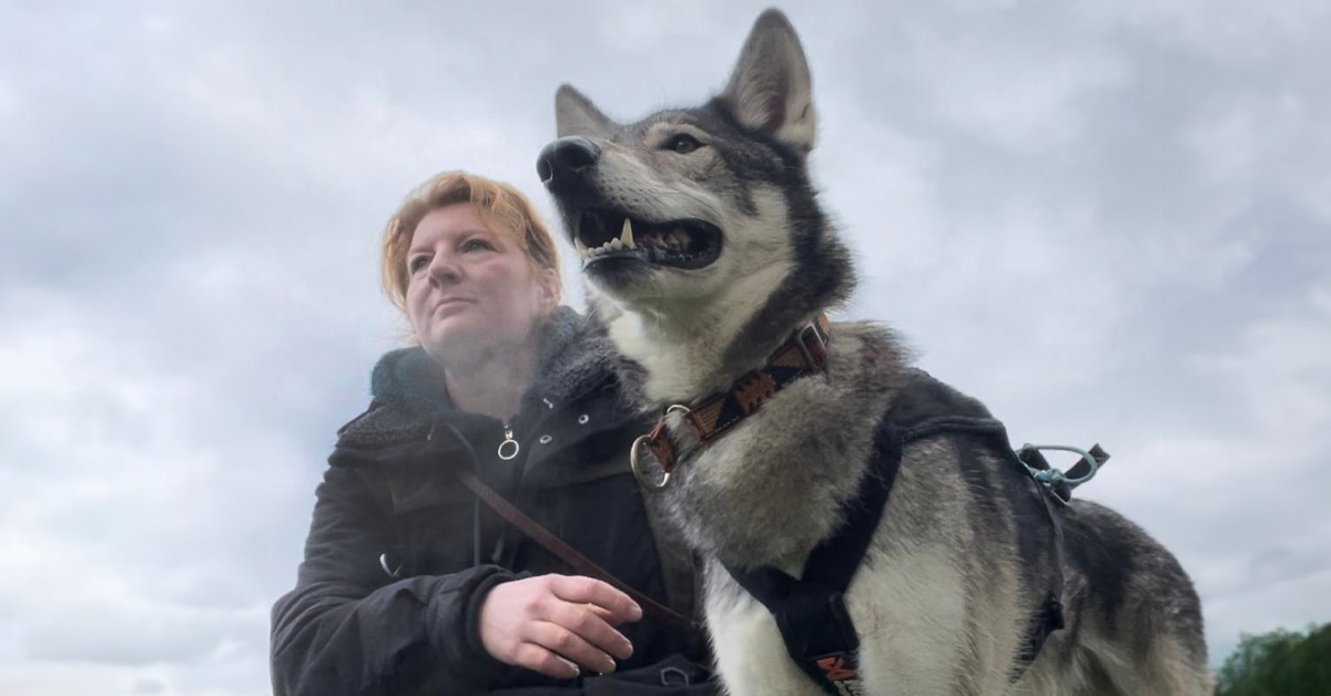 Sponsor Eline & Conan tijdens de Dog Survival Run. De opbrengst wordt verdubbeld door Stichting DierenLot en komt ten goede aan de asieldieren van Dierentehuis Stevenshage.