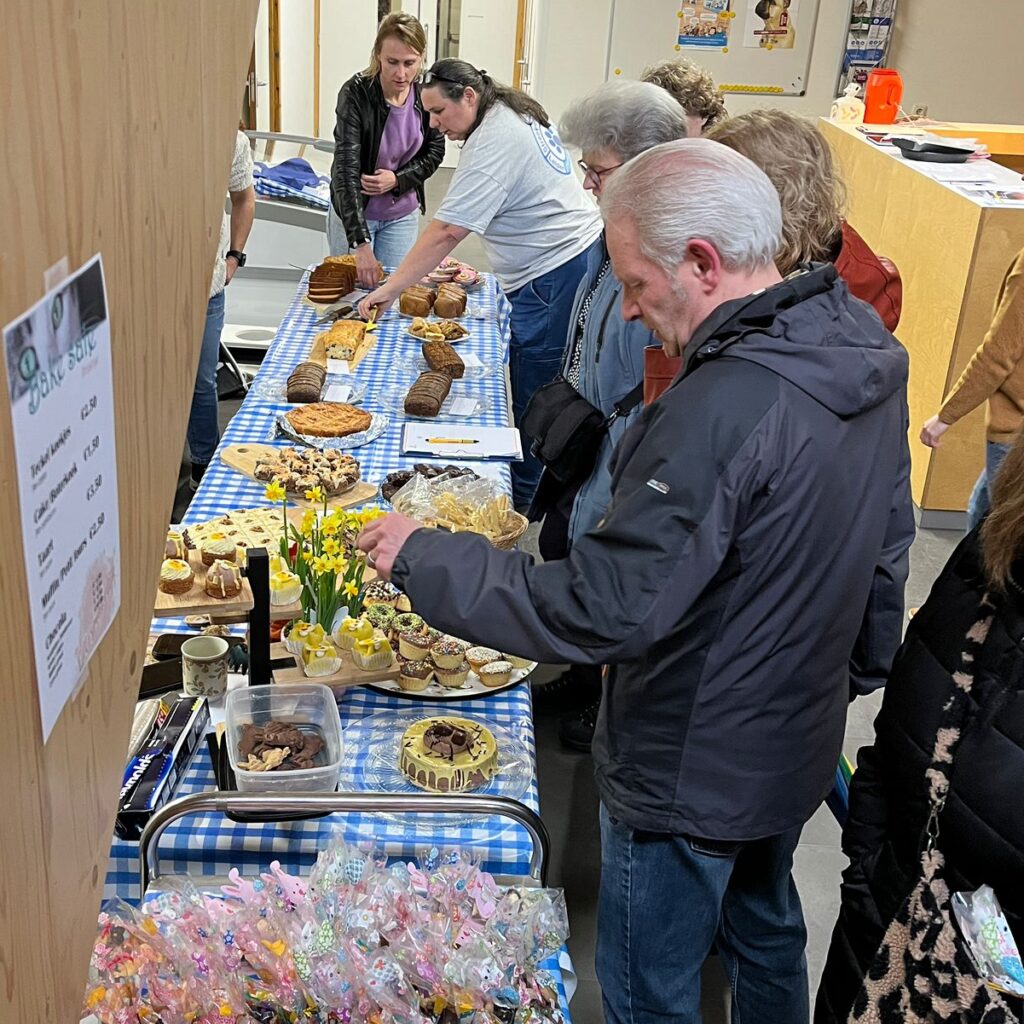 De Bake Sale bij Dierentehuis Stevenshage in Leiden in het kader van de Paasuitdaging van Stichting Dierenlot in maart 2024 was een groot succes!